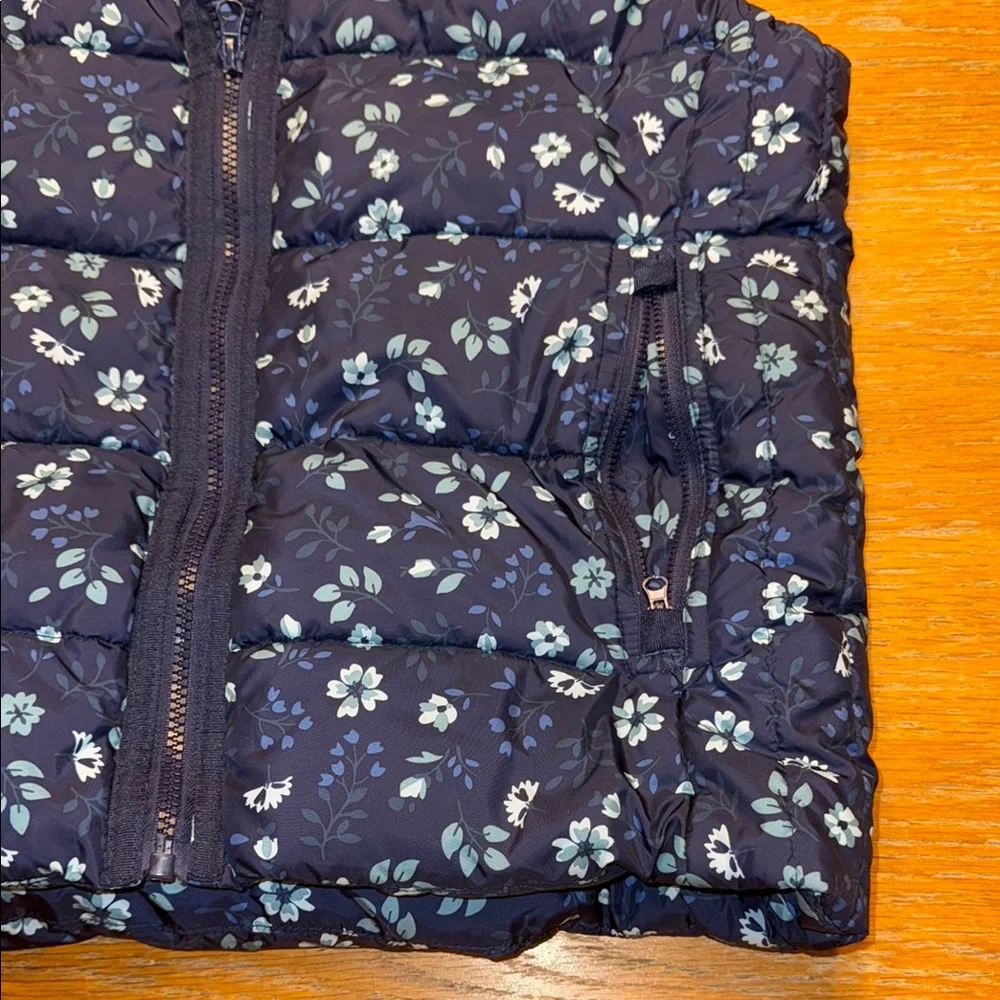 Laura Scott Floral Puffer Vest - Navy and White